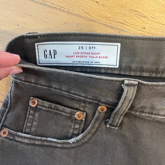 Gap low waist jean shorts - Picture 3 of 3